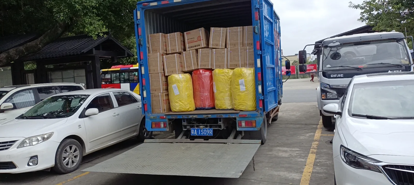 Ready-to-ship commercial inflatable products prepared for export logistics
