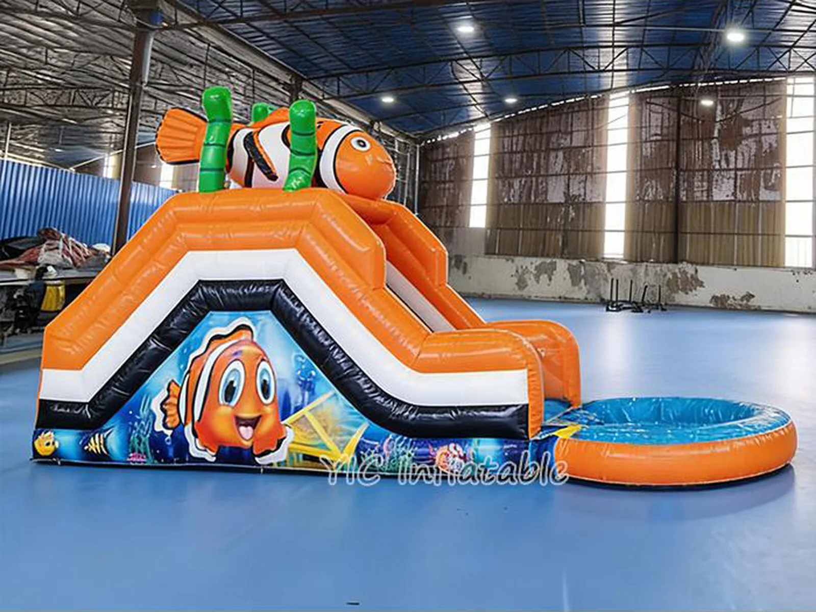 Inflatable Clownfish Water Slide detail view 3
