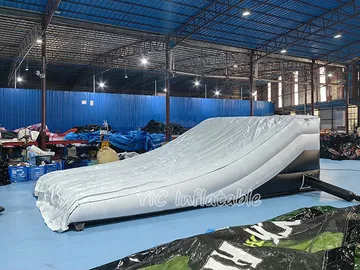 Freestyle Airbag Landing activity layout